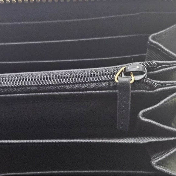 Gucci Black Wallet with Gold Logo - Picture 6 of 6